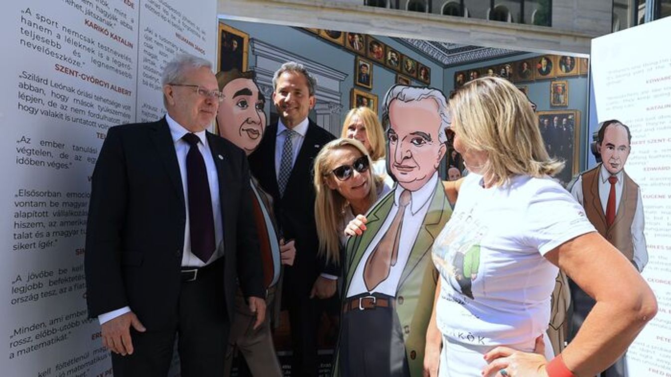 The interactive 'Martians – Hungarian Scientists and Nobel Laureates' traveling exhibition at Budapest's Vörösmarty Square (Photo: Zoltan Havran)
