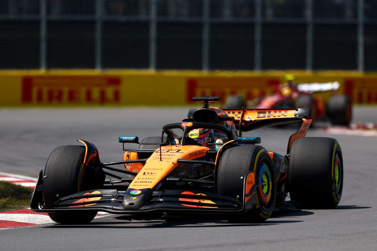 Lewis Hamilton idén teljesen a háttérbe szorult, a Forma-1 vb-címéért volt csapata, a McLaren két pilótája, Lando Norris és Oscar Piastri küzd