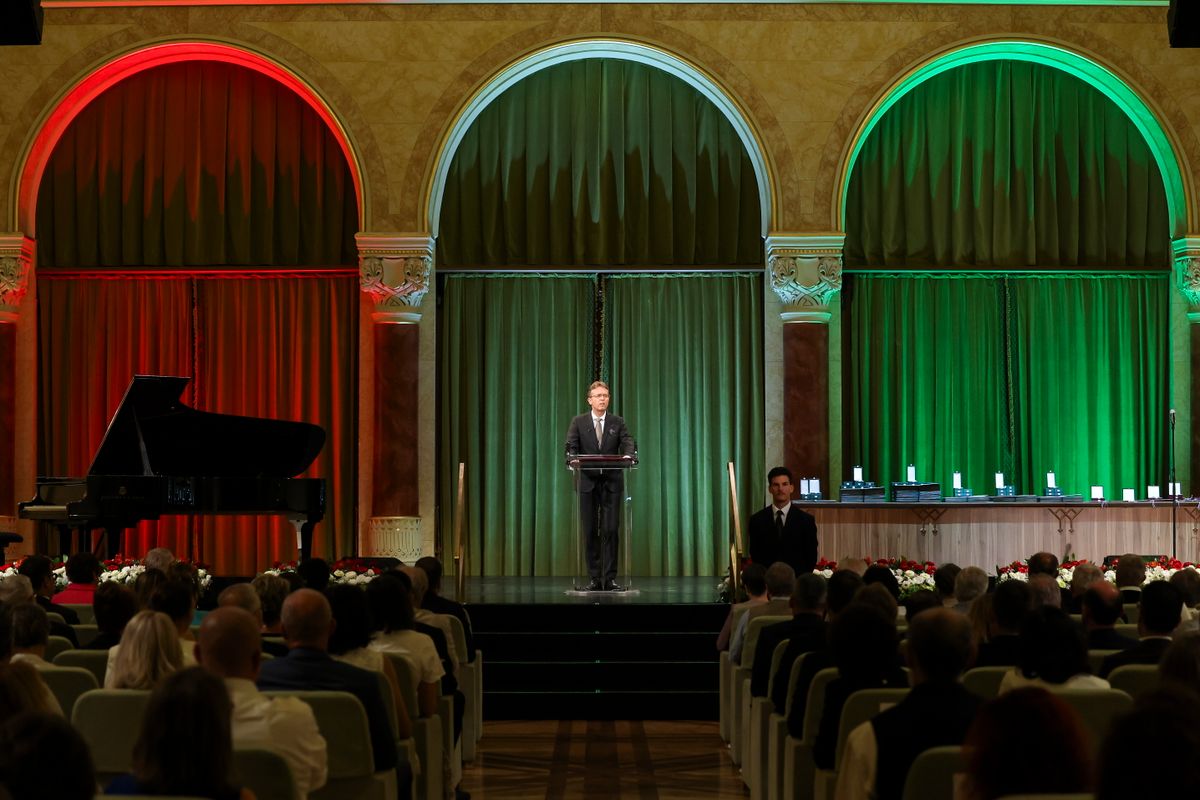 Budapest, 2025. augusztus 19.Hankó Balázs kulturális és innovációs miniszter beszédet mond az augusztus 20-a alkalmából odaítélt állami kitüntetések átadásán a Pesti Vigadóban 2025. augusztus 19-én.MTI/Hegedüs Róbert