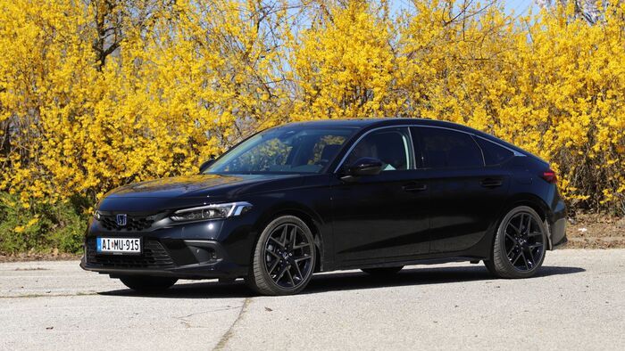 Honda Civic e:HEV - Honda ZR-V e:HEV összehasonlítás