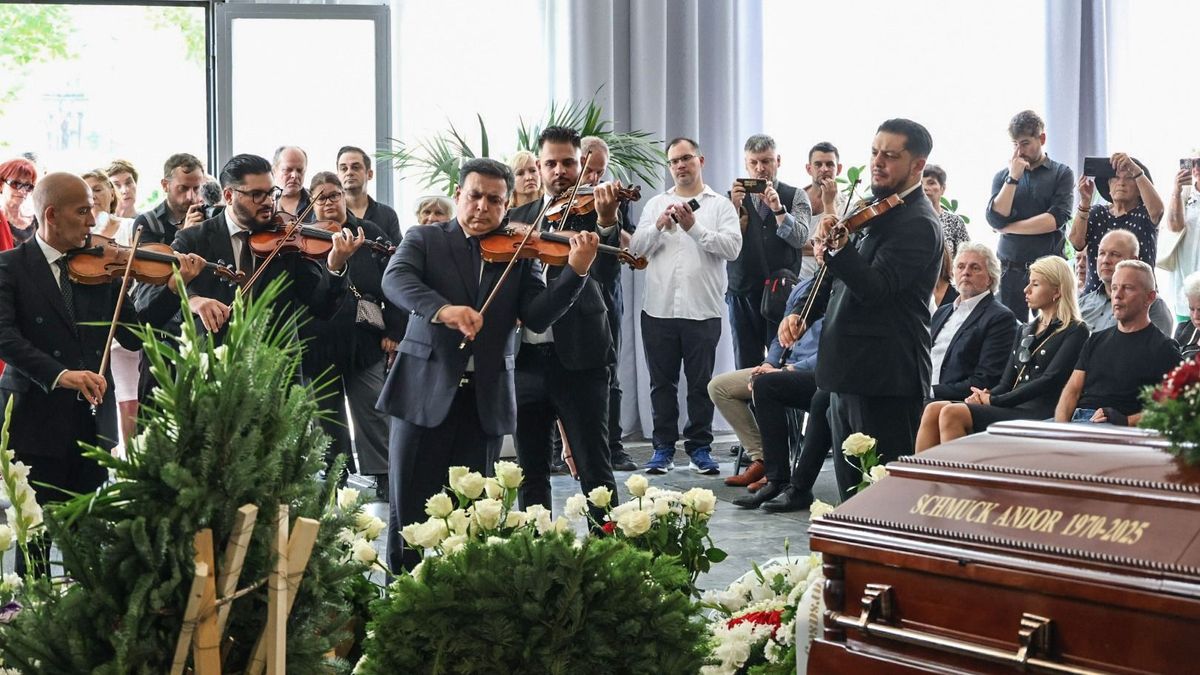 Kiszúrták a gyászoló tömegben Schmuck Andor titkos szerelmét + galéria