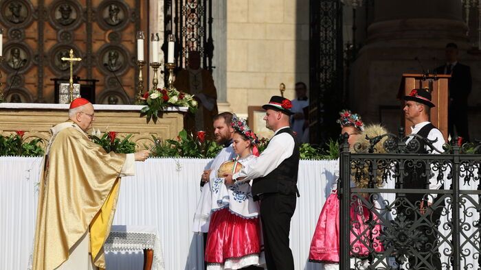 Szent Jobb körmenet  Szent István Bazilika