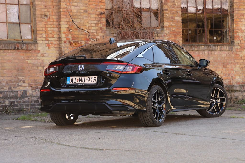 Honda Civic e:HEV - Honda ZR-V e:HEV összehasonlítás