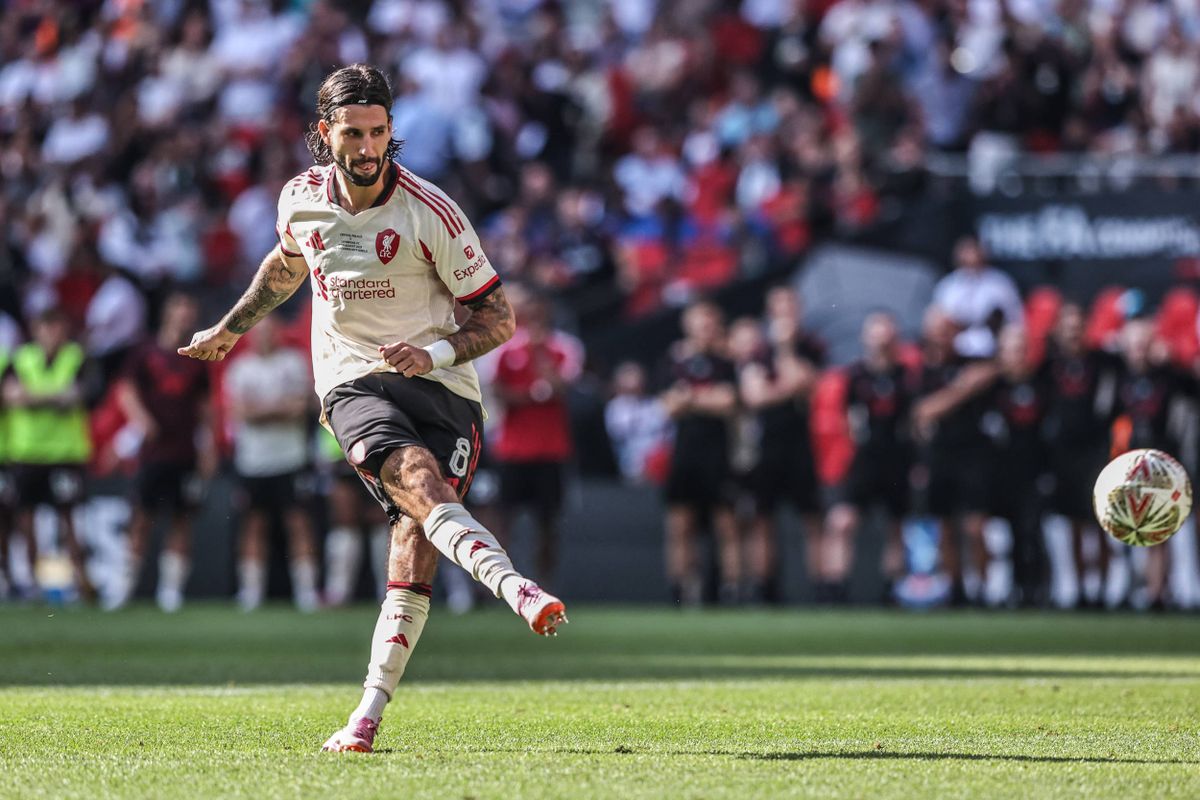 Szoboszlai Dominik belőtte a tizenegyesét a Crystal Palace ellen, három további Liverpool-játékos viszont hibázott a szétlövésben