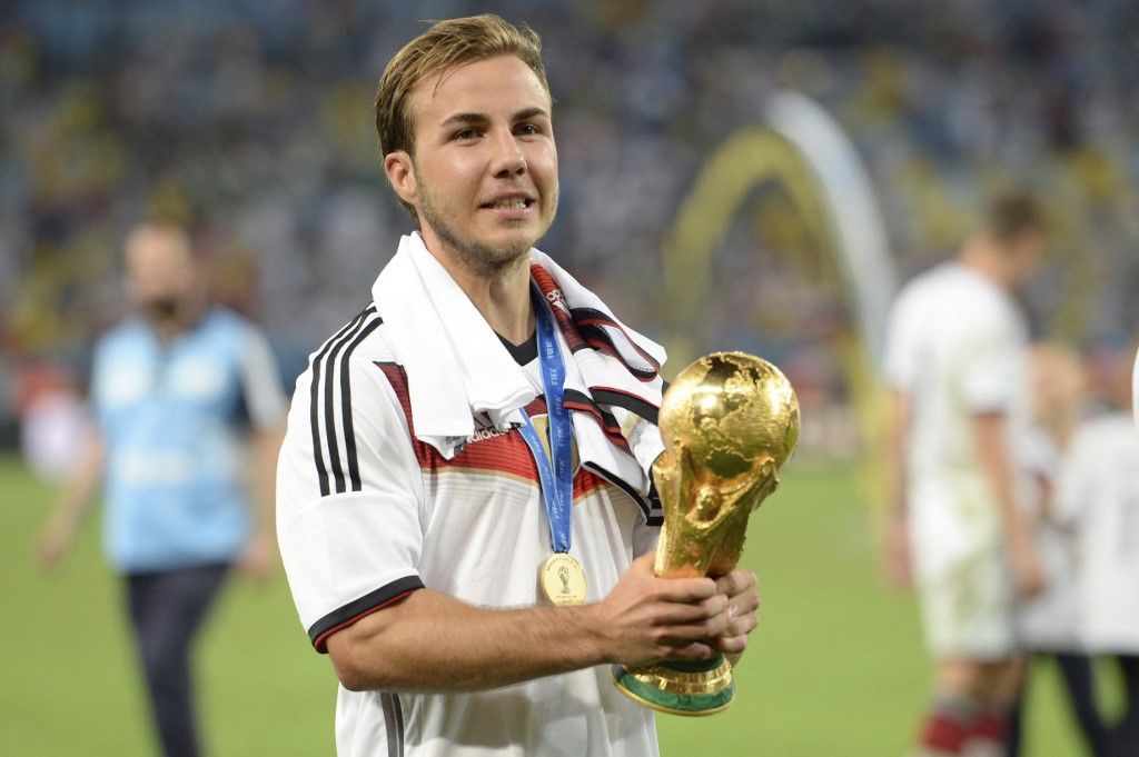 World Cup hero 2014 Mario Goetze in the squad for the World Cup in Qatar. archive photo; Mario GOETZE; Gâ?_TZE (GER), action, single image, cropped single motif, half figure, half figure after the end of the game, jubilation, joy, enthusiasm, award ceremony, cup, trophy, trophy, cup. Germany (GER))-Argentina (ARG) 1-0 aet final, final, game 64, on July 13th, 2014 in Rio de Janeiro. Soccer World Cup 2014 in Brazil from 12.06. - 07/13/2014. (Photo by Frank Hoermann/SVEN SIMON / Sven Simon / dpa Picture-Alliance via AFP)