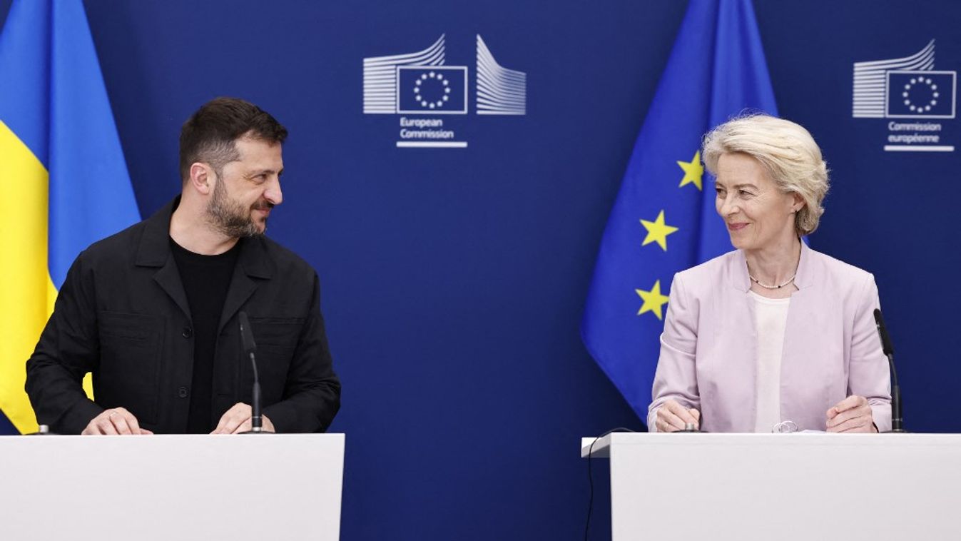 Volodimir Zelenszkij és Ursula von der Leyen (Fotó: AFP)