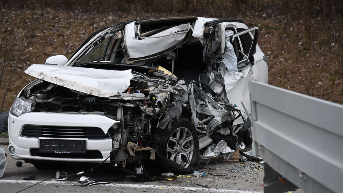 Teljes útzár, és balesetek nehezítették a hazajutást az M4-es autóúton