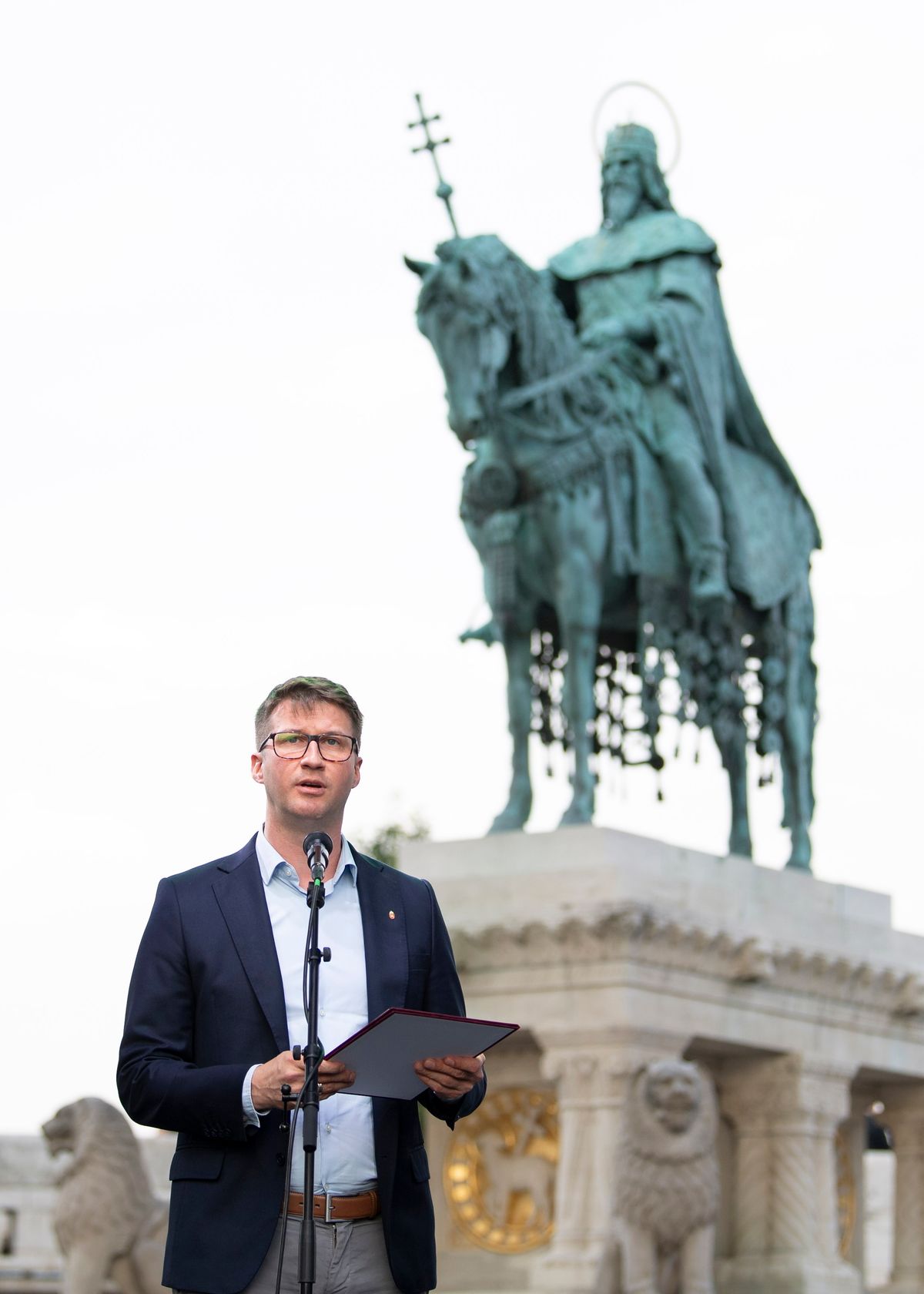 Budapest, 2025. augusztus 17.
Böröcz László, az I. kerület polgármestere (Fidesz-KDNP) beszédet mond a Mesterségek ünnepe megnyitóján a Szent István-napi rendezvénysorozat eseményén a budai Várban 2025. augusztus 17-én.
MTI/Bodnár Boglárka