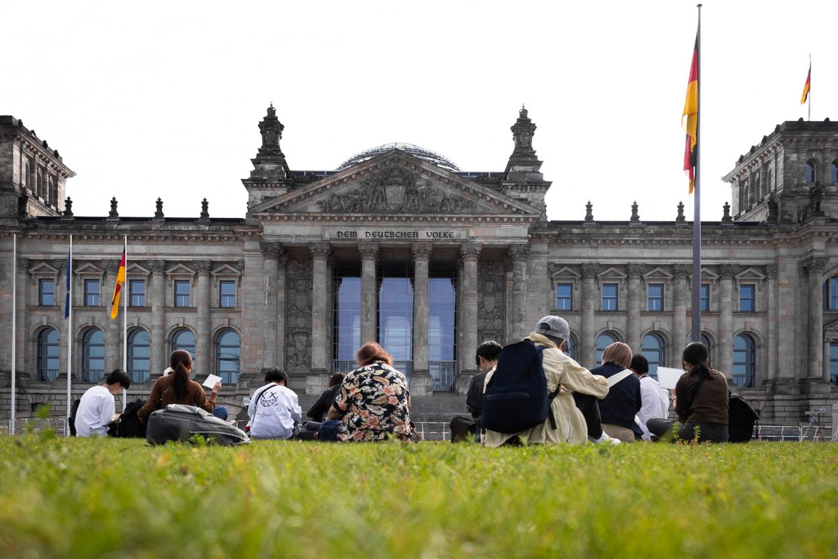 Az Insa felmérése szerint a németek többsége elégedetlen Merz kormányával, a CDU/CSU és az AfD már azonos szinten áll a Bundestagban.