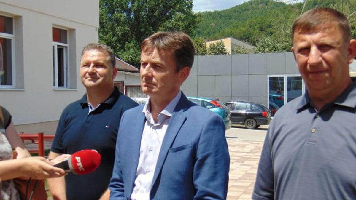 Ilyen állapotban van most a miniszter, aki élő adásban kapott agyvérzést + videó