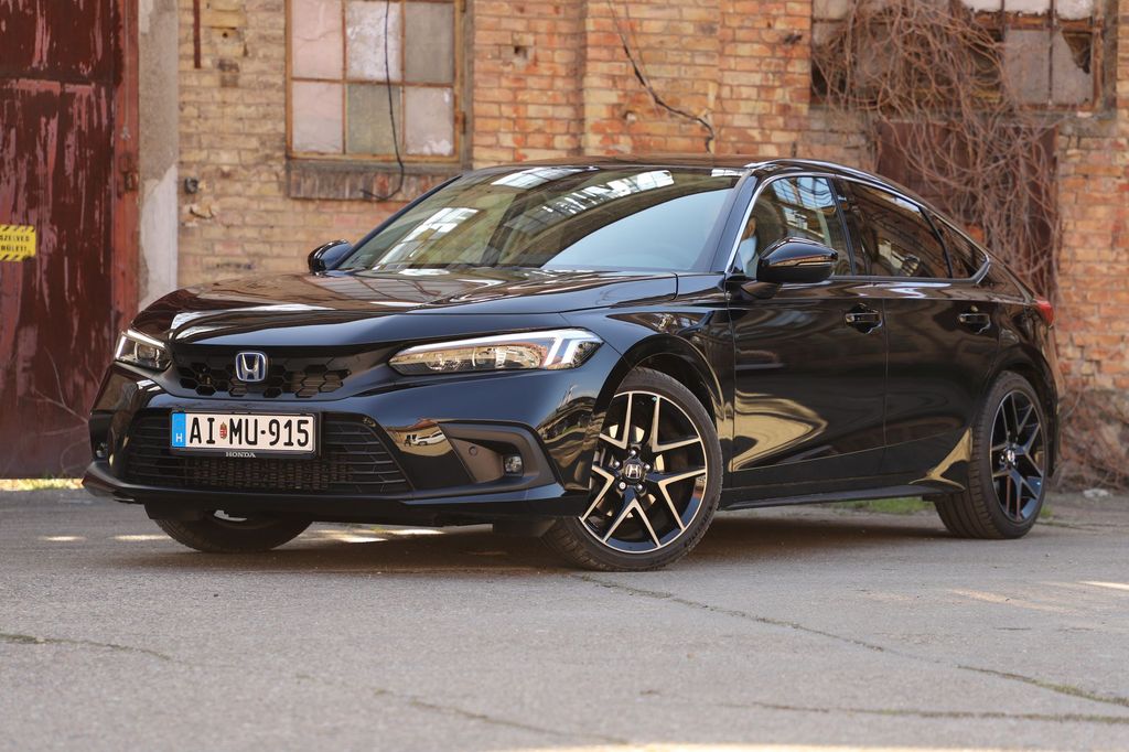 Honda Civic e:HEV - Honda ZR-V e:HEV összehasonlítás