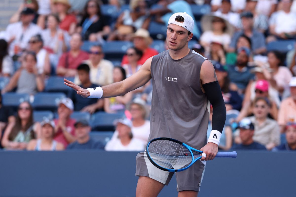 NEW YORK, NEW YORK - AUGUST 25: Jack Draper of the United Kingdom reacts against Federico Agustin Gomez of Argentina during their Men's Singles First Round match on Day Two of the 2025 US Open at USTA Billie Jean King National Tennis Center on August 25, 2025 in the Flushing neighborhood of the Queens borough of New York City.   Ishika Samant/Getty Images/AFP (Photo by Ishika Samant / GETTY IMAGES NORTH AMERICA / Getty Images via AFP)