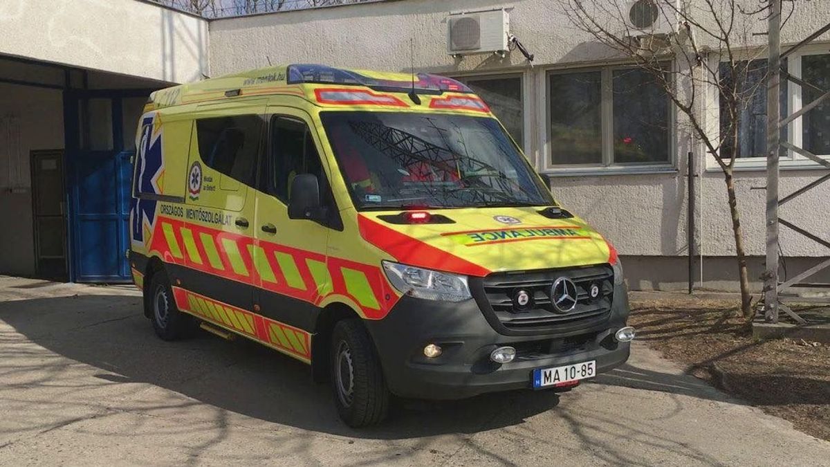 Rosszul lett és medencébe zuhant egy férfi a fővárosi fürdőben + videó