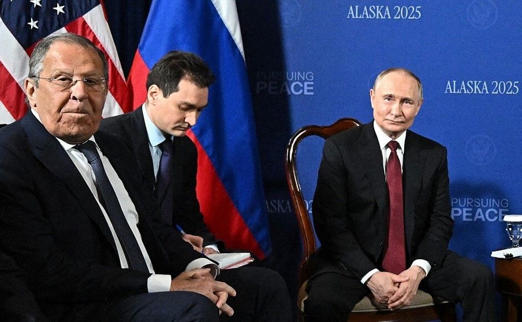 A megbeszélésre már öltönyben érkezett Lavrov