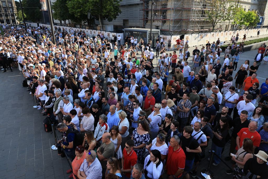 Tisztavatás augusztus 20. Parlament