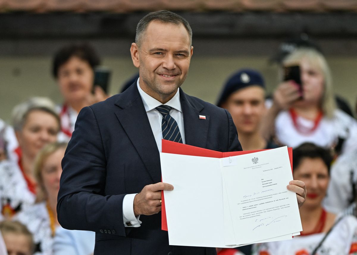 Karol Nawrocki országjáró körutat tesz, az utóbbi három napon vidéki gyűléseken vett részt, amelyeken eddig összesen három, a választási kampánya során ígért törvénytervezetet írt alá