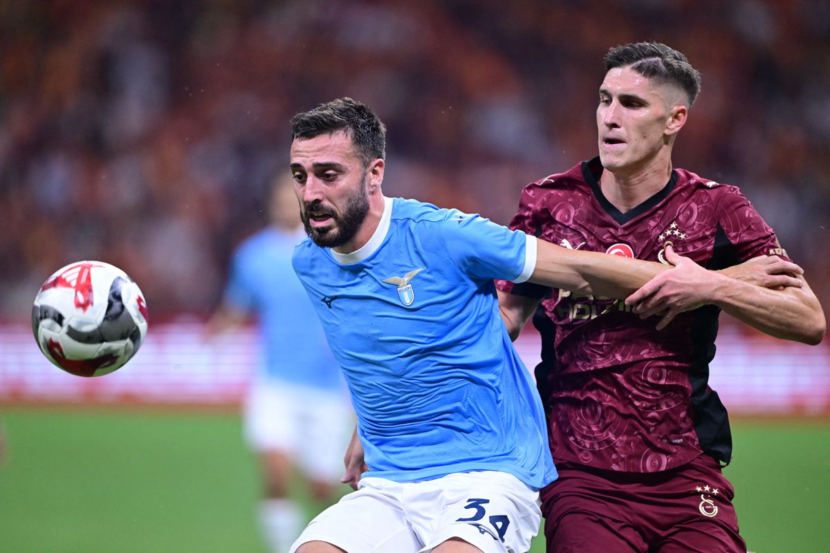 Sallai Roland (jobbra) a Lazio elleni felkészülési meccsen
