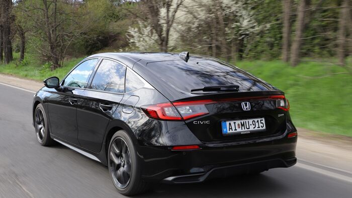 Honda Civic e:HEV - Honda ZR-V e:HEV összehasonlítás