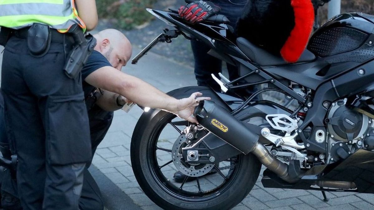 Be tudják mérni a motorost rendszám nélkül? – most kiderül