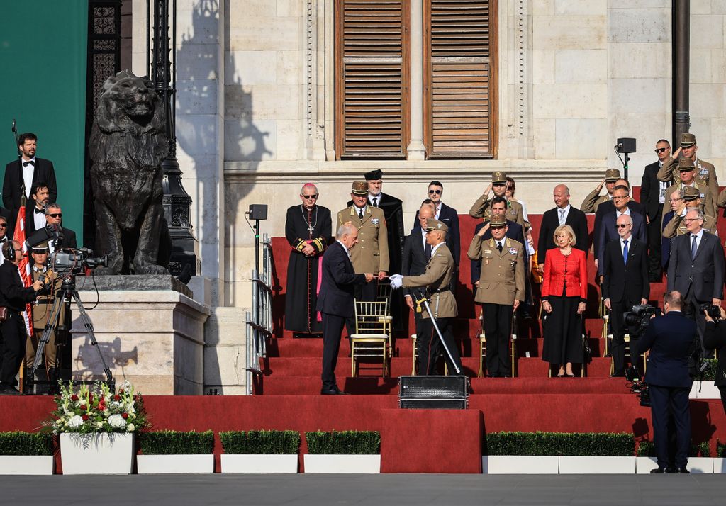 Tisztavatás augusztus 20. Parlament