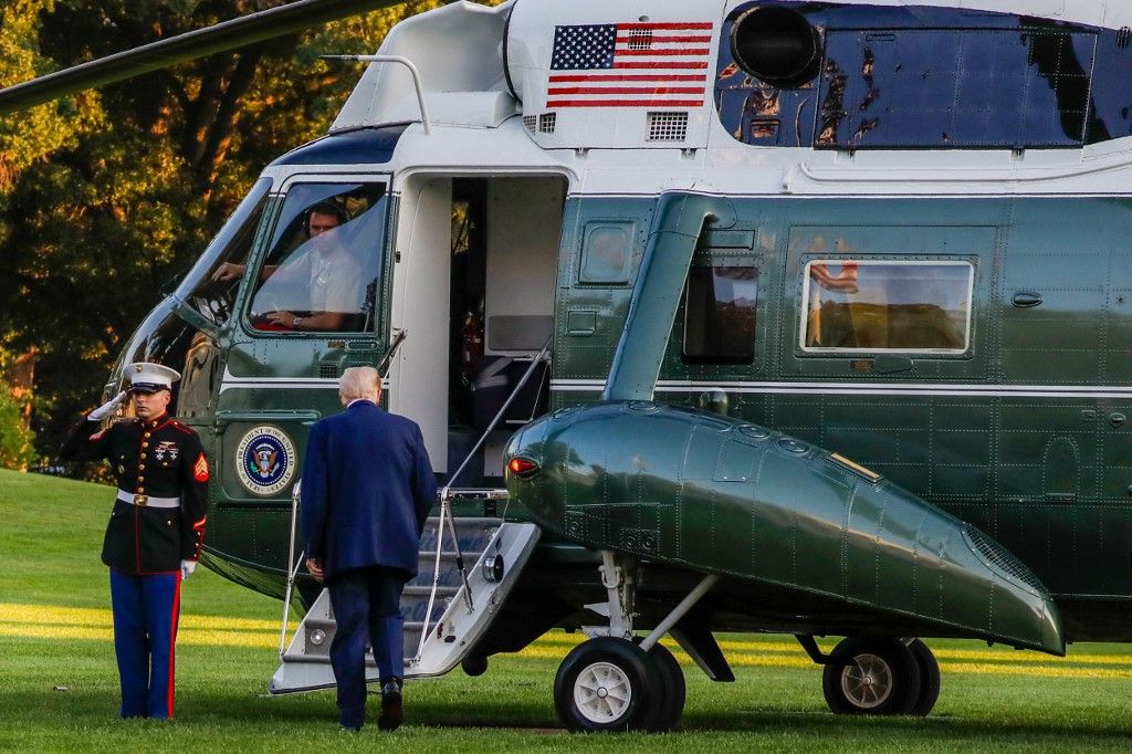 WASHINGTON DC, UNITED STATES - SEPTEMBER 22 : U.S. President Donald Trump walk to the Marine One for departs the White House to New York for UN General Assembly on September 22, 2025, in Washington, DC, United States. Yasin Ozturk  / Anadolu (Photo by Yasin Ozturk / Anadolu via AFP)