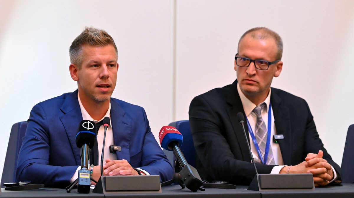 Strasbourg, 2024. július 16.
Magyar Péter, a Tisza Párt EP-képviselője (b) és Tarr Zoltán, a párt EP-delegációjának vezetője sajtótájékoztatót tart Strasbourgban a júniusi választások eredményeképpen létrejövő Európai Parlament (EP) alakuló ülésének napján, 2024. július 16-án.
MTI/Purger Tamás