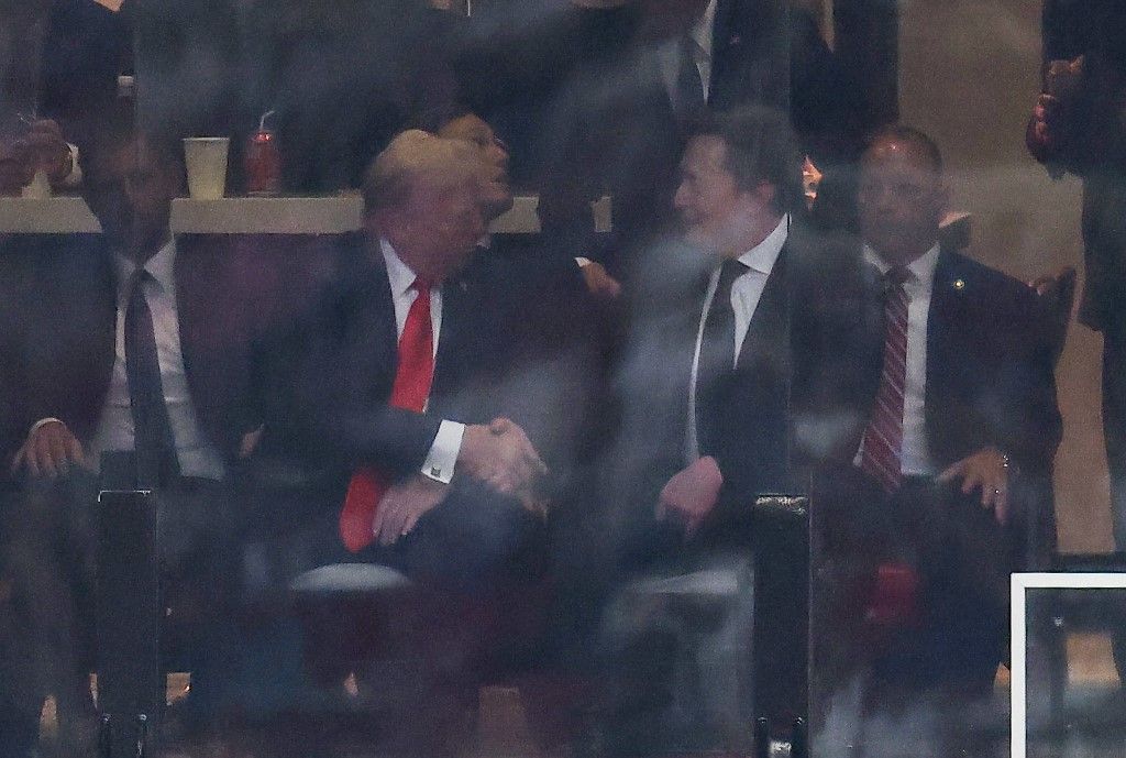 Donald Trump és Elon Musk a gyásszertartáson (Fotó: CHARLY TRIBALLEAU / AFP)