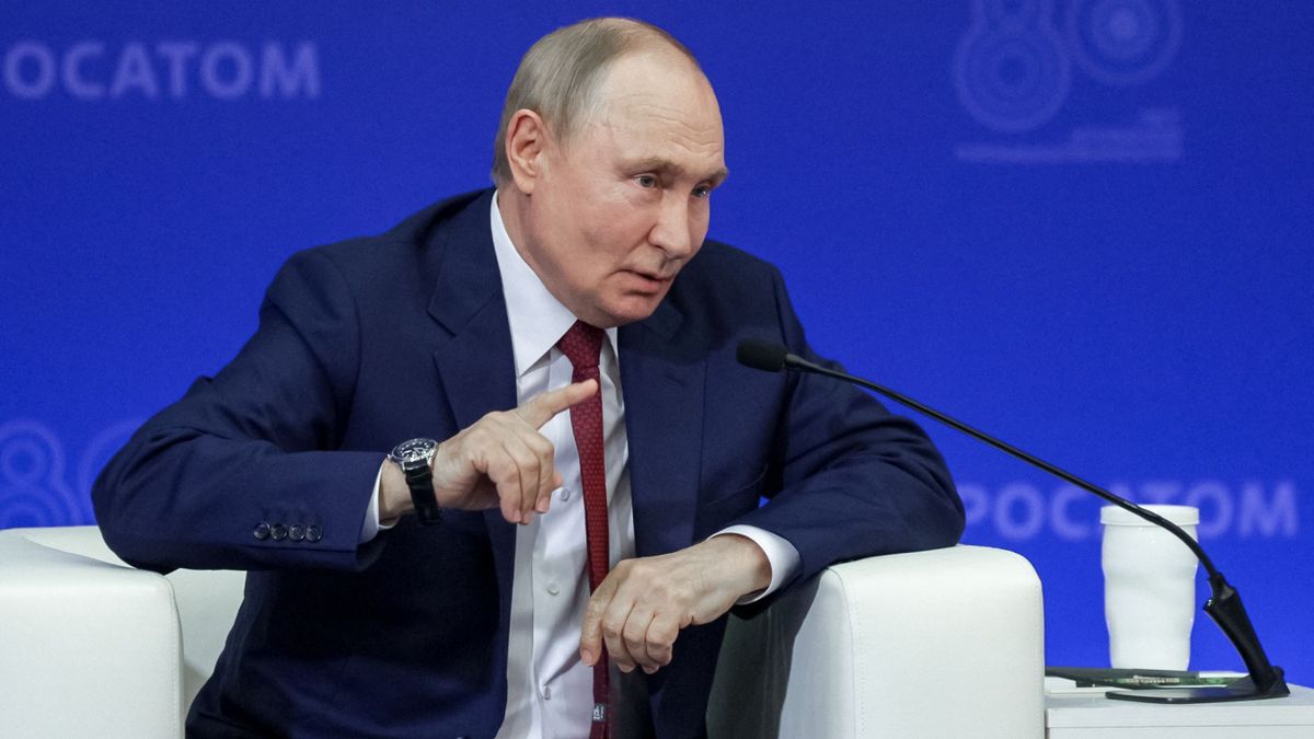 In this pool photograph distributed by the Russian state agency Sputnik, Russia's President Vladimir Putin speaks during a meeting with specialists of the nuclear industry at the All-Russian Scientific Research Institute of Experimental Physics (VNIIEF), in Sarov, on August 22, 2025. (Photo by Gavriil GRIGOROV / POOL / AFP)