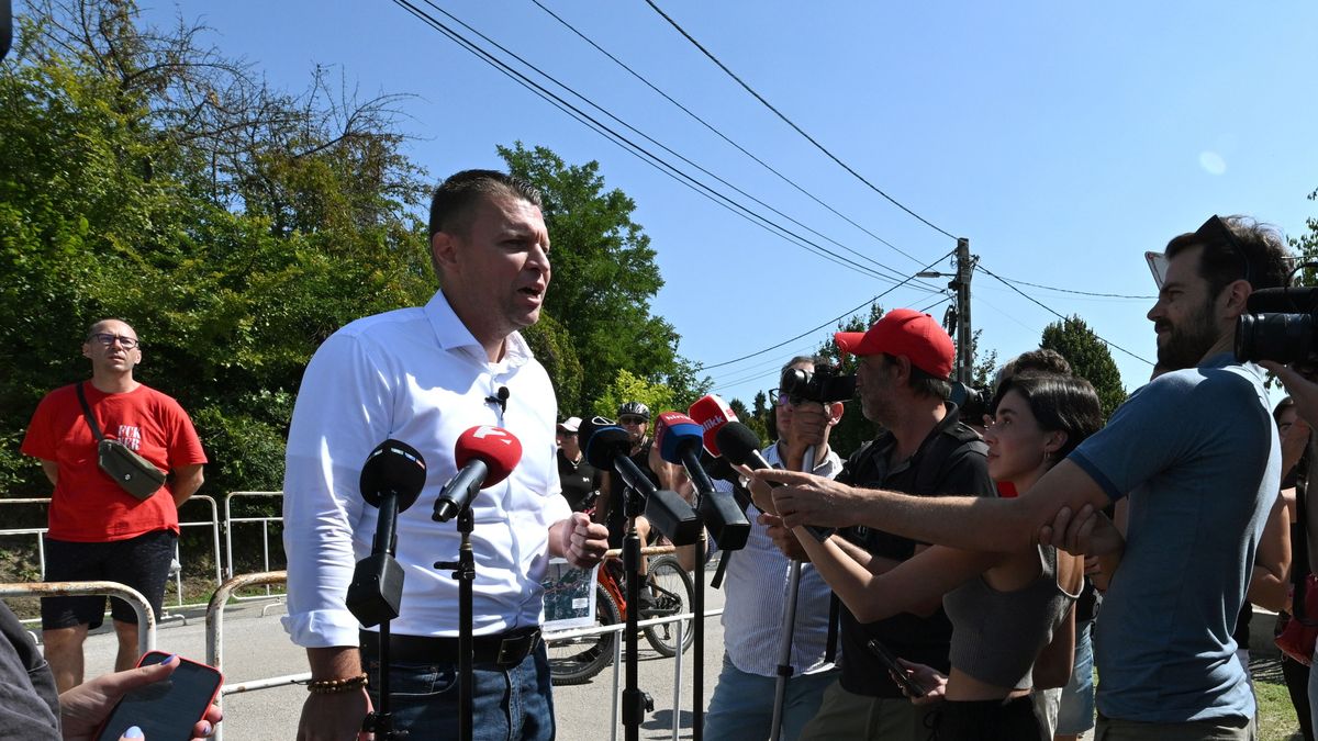 Kötcse, 2025. szeptember 7.
Menczer Tamás, a Fidesz-KDNP kommunikációs igazgatója nyilatkozik a sajtónak a Polgári Magyarországért Alapítvány rendezvénye, a Polgári Piknik helyszínén Kötcsén 2025. szeptember 7-én.
MTI/Koszticsák Szilárd