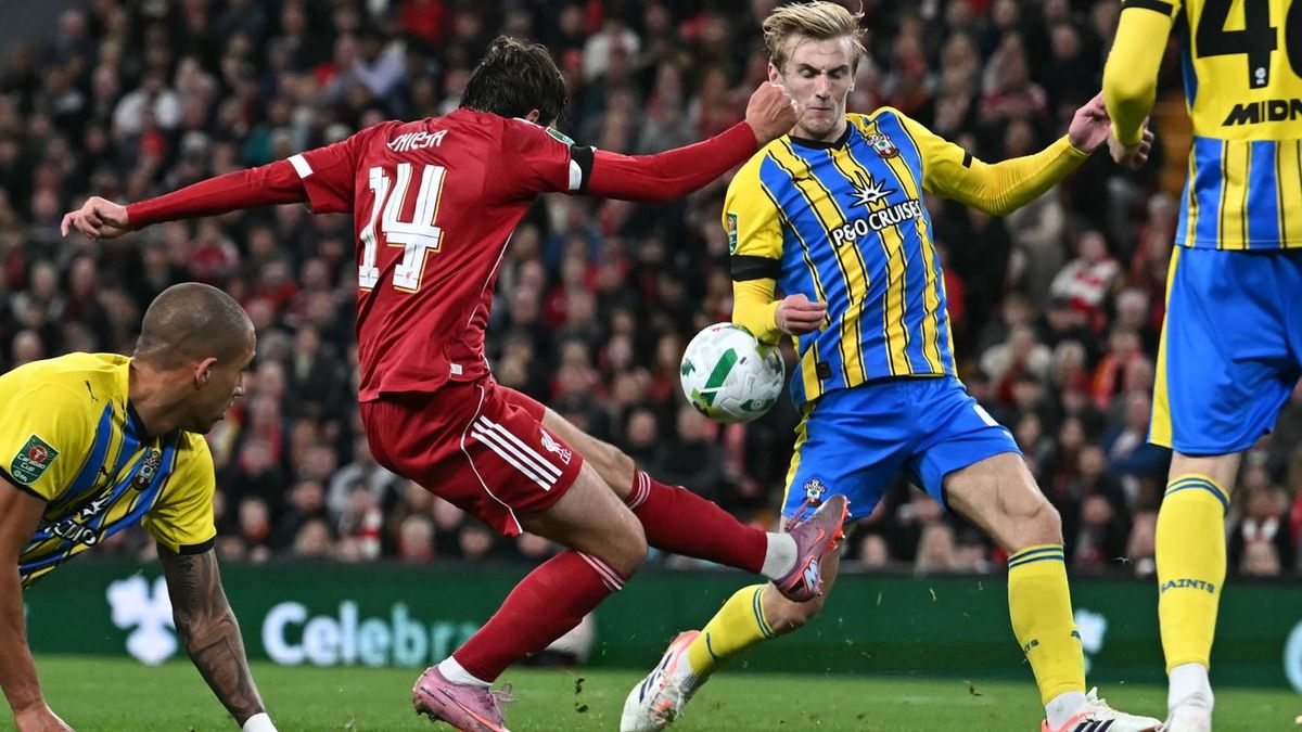 Rejtély a Liverpoolnál: az egyik sztárja lemaradt az isztambuli repülőgépről