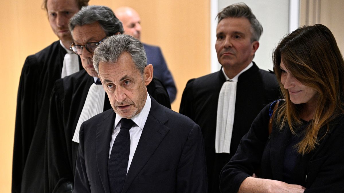 Nicolas Sarkozyt öt év börtönbüntetésre ítélték