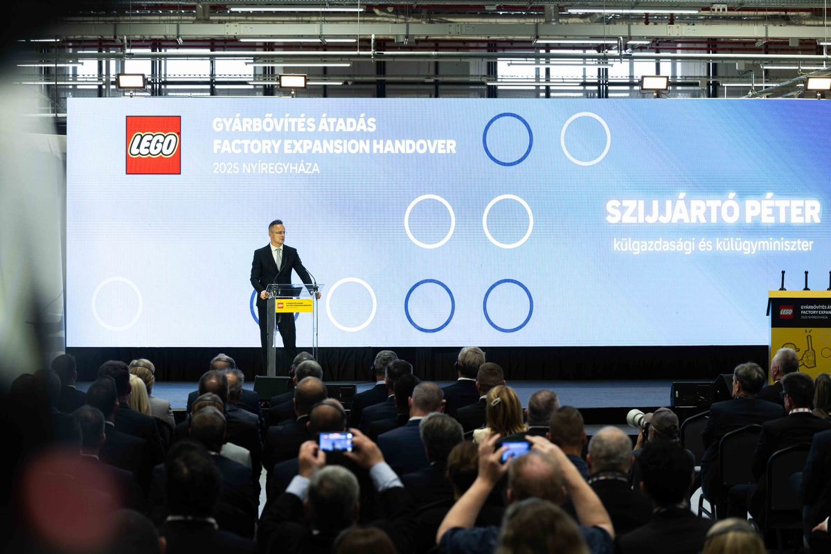 Szijjártó Péter, Lego, Nyíregyháza