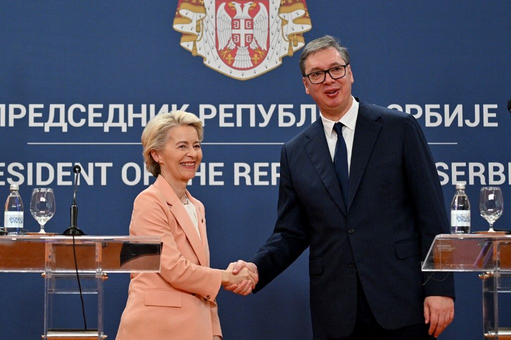 President of the European Commission Ursula von der Leyen (L) shakes hands with Serbia's President Aleksandar Vucic after their joint press conference in Belgrade on October 25, 2024. (Photo by Andrej ISAKOVIC / AFP)