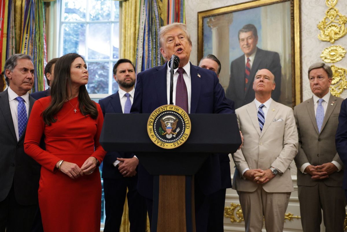Trump szerint több ezer ember élete forog kockán, miközben hamarosan új fejleményekre derülhet fény.