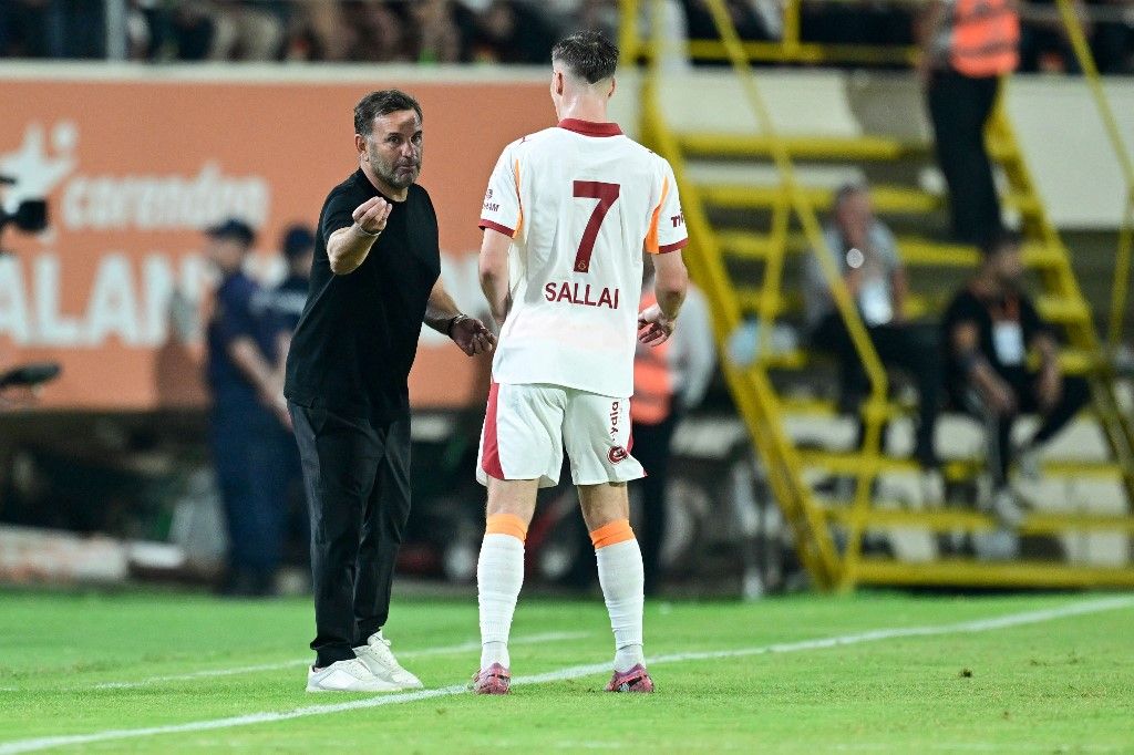 Okan Buruk, a Galatasaray edzője Sallai Rolandot méltatta a Liverpool elleni meccs előtt Marco Rossinak is üzenve