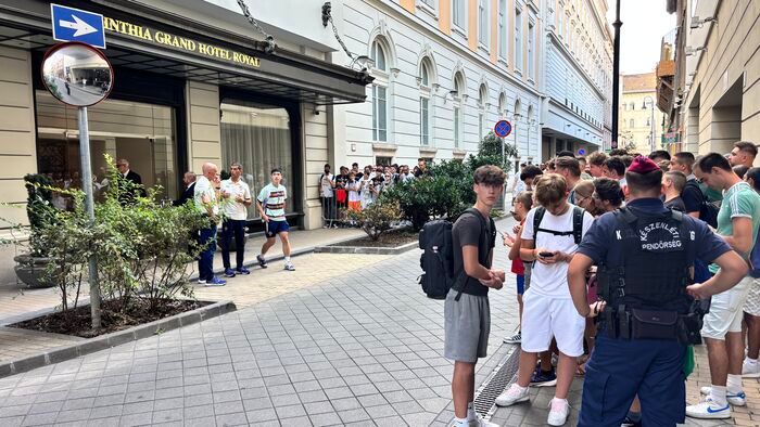 Portugál válogatottra váró szurkolók