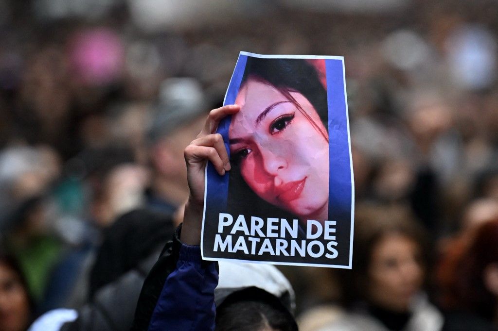 Tömegek tüntetnek Argentína utcáin a nők elleni erőszak ellen