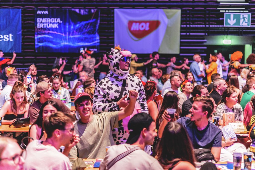 Elkezdődött a háromnapos darts-őrület az MVM Dome-ban