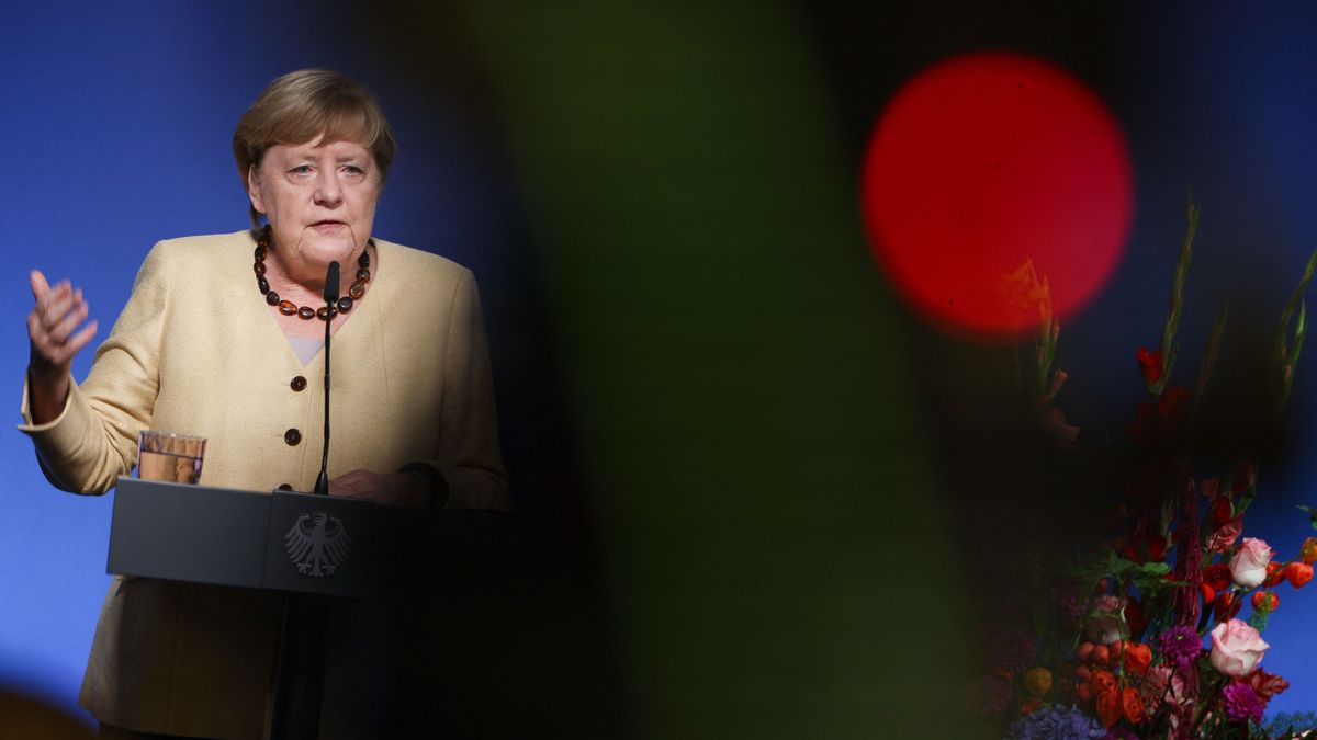 Angela Merkel mindenáron megvédi migrációs politikáját