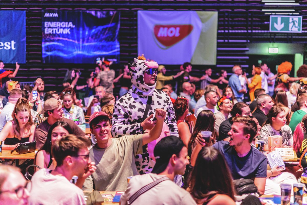 Őrült jelmezek is voltak az MVM Dome-ban