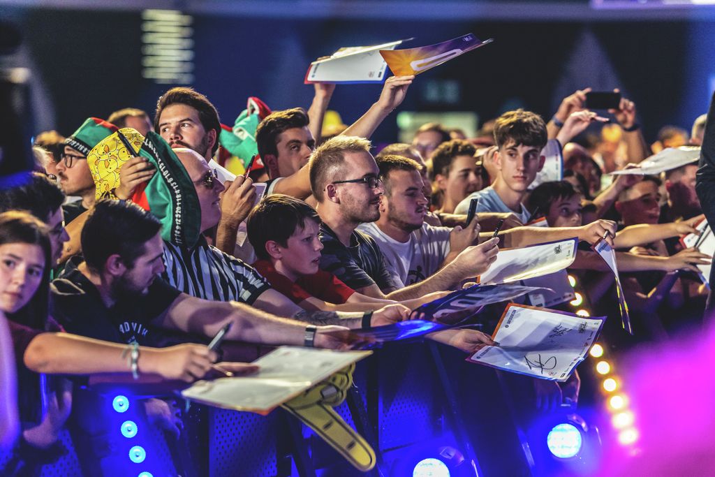 Elkezdődött a háromnapos darts-őrület az MVM Dome-ban
