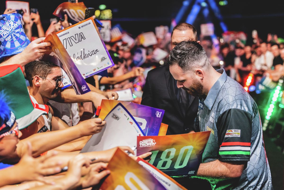 Elkezdődött a háromnapos darts-őrület az MVM Dome-ban
