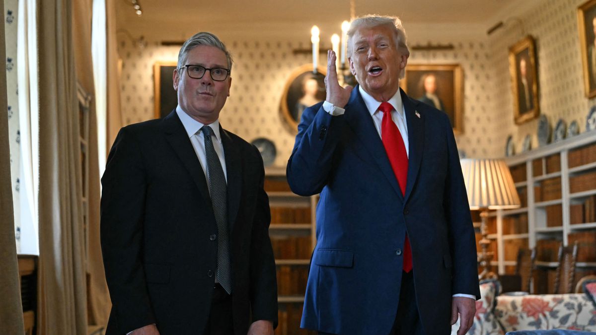 Donald Trump megérkezett Chequersbe