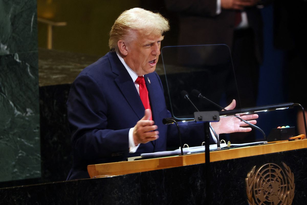 Macron Donald Trump amerikai elnököt hívta fel segítségért 