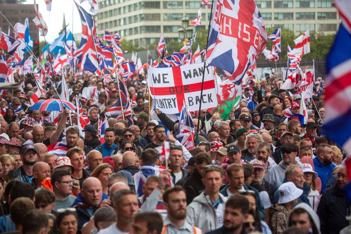 London, 2025. szeptember 13.
A  "Unite the Kingdom" (Egyesítsük a királyságot) címmel meghirdetett bevándorlásellenes tüntetés résztvevői Londonban 2025. szeptember 13-án. A tüntetést Tommy Robinson, a brit szélsőjobboldali mozgalmak egyik vezető aktivistája szervezte.
MTI/EPA/Tayfun Salci