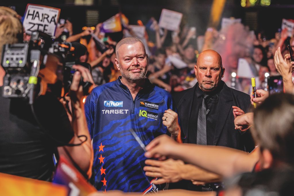 Elkezdődött a háromnapos darts-őrület az MVM Dome-ban