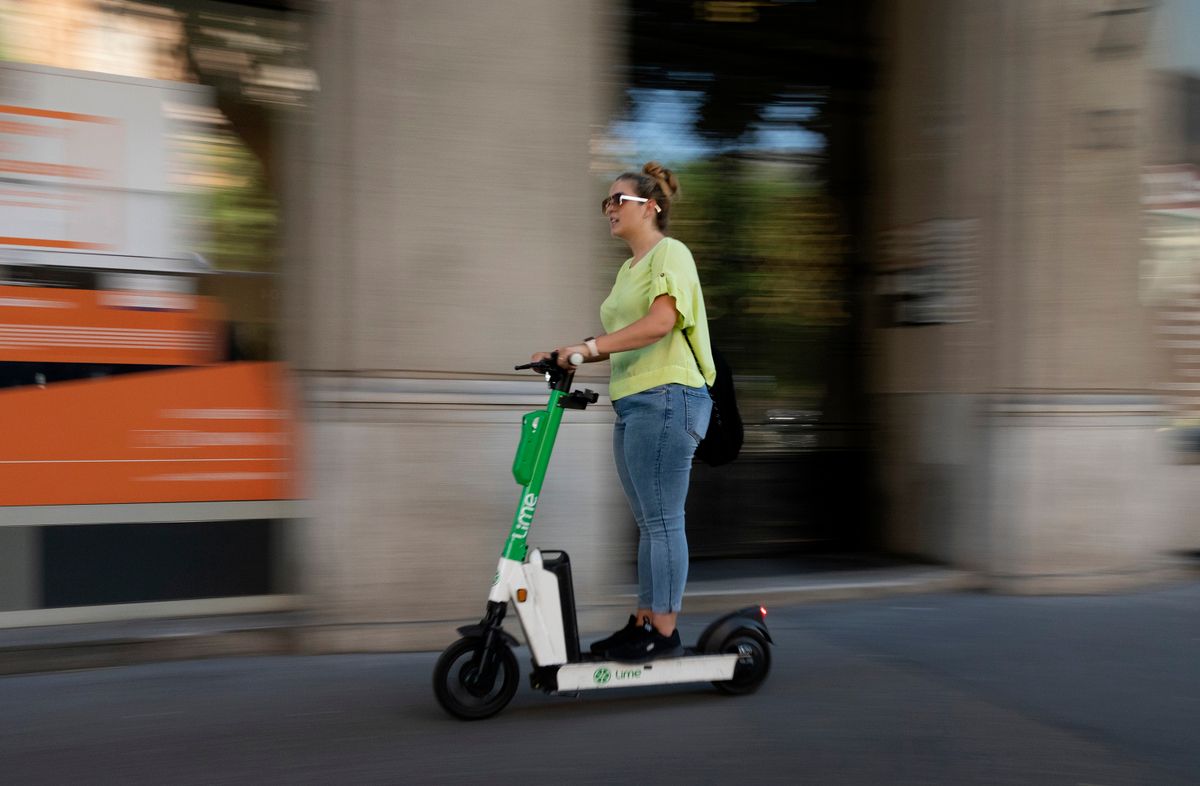 20220624 Budapest
Városi közlekedés illusztráció 
fotó: Mirkó István (MI)
Magyar Nemzet
képen: Lime, elektromos roller