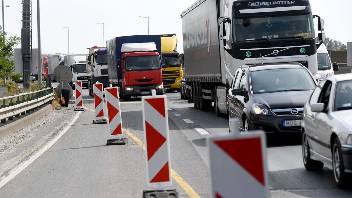 Halálos baleset az M1-esen, óriási a dugó