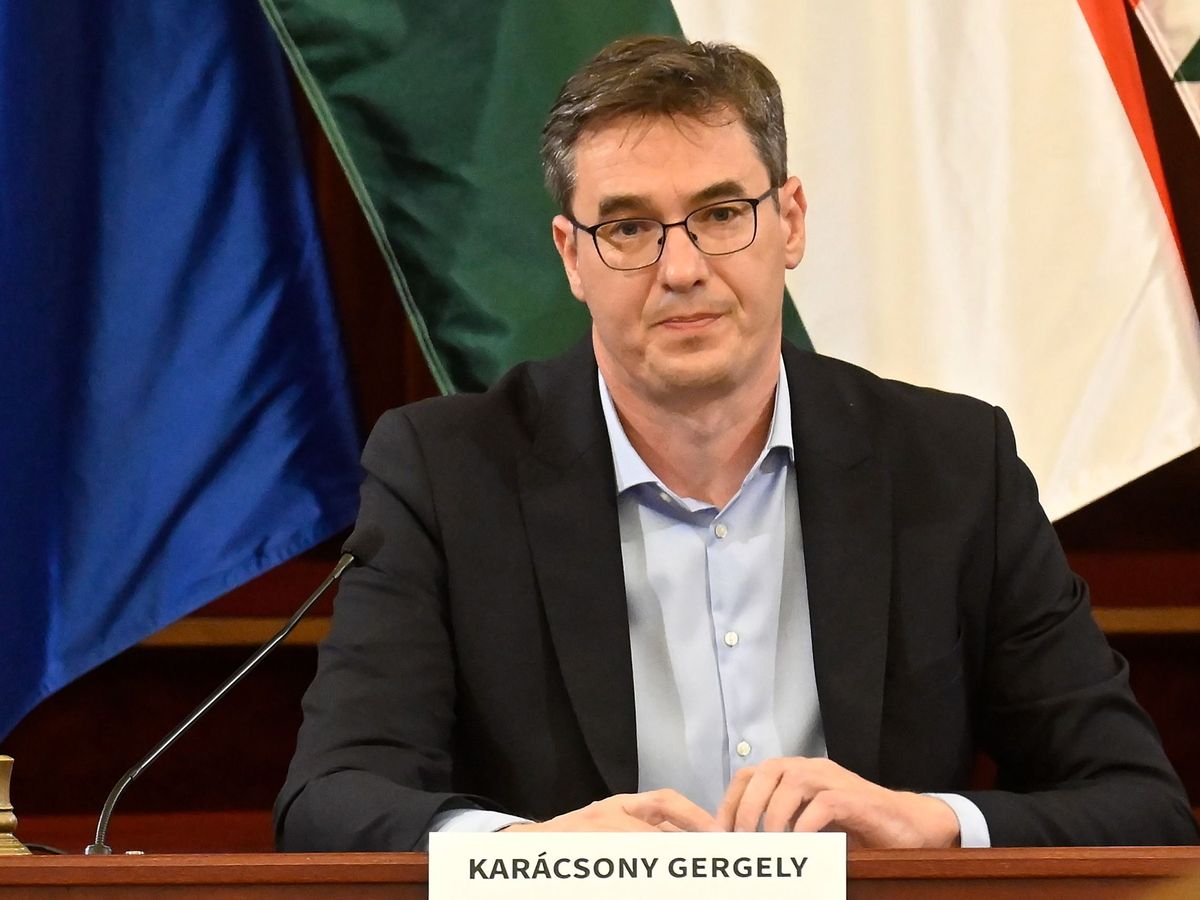 Budapest, 2025. június 27.
Hadja Lahbib esélyegyenlőségért felelős uniós biztos és Karácsony Gergely főpolgármester a Budapest Büszkeség másnapi önkormányzati rendezvényről tartott sajtótájékoztatón a Városháza dísztermében 2025. június 27-én.
MTI/Lakatos Péter