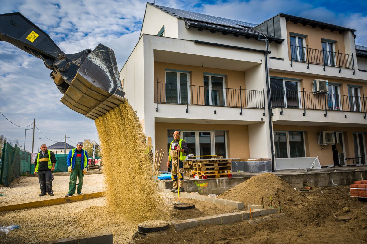 otthon start, ingatlan, 20221102 BudapestÉpítkezés, építőipar, társasházak, lakások, munkás, dolgozó szakember, tégla, Otthonok építése Soroksáron fotó: Németh András Péter NAP Szabad Föld